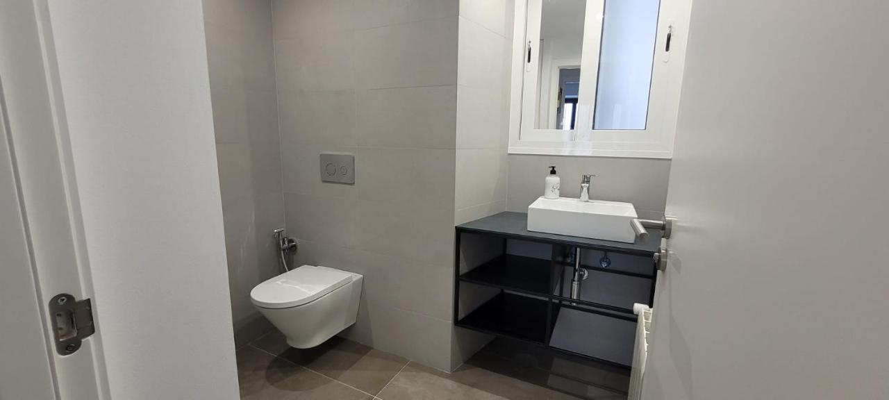 Cozy & Modern Apartment Hombre De Piedra Sevilla Buitenkant foto