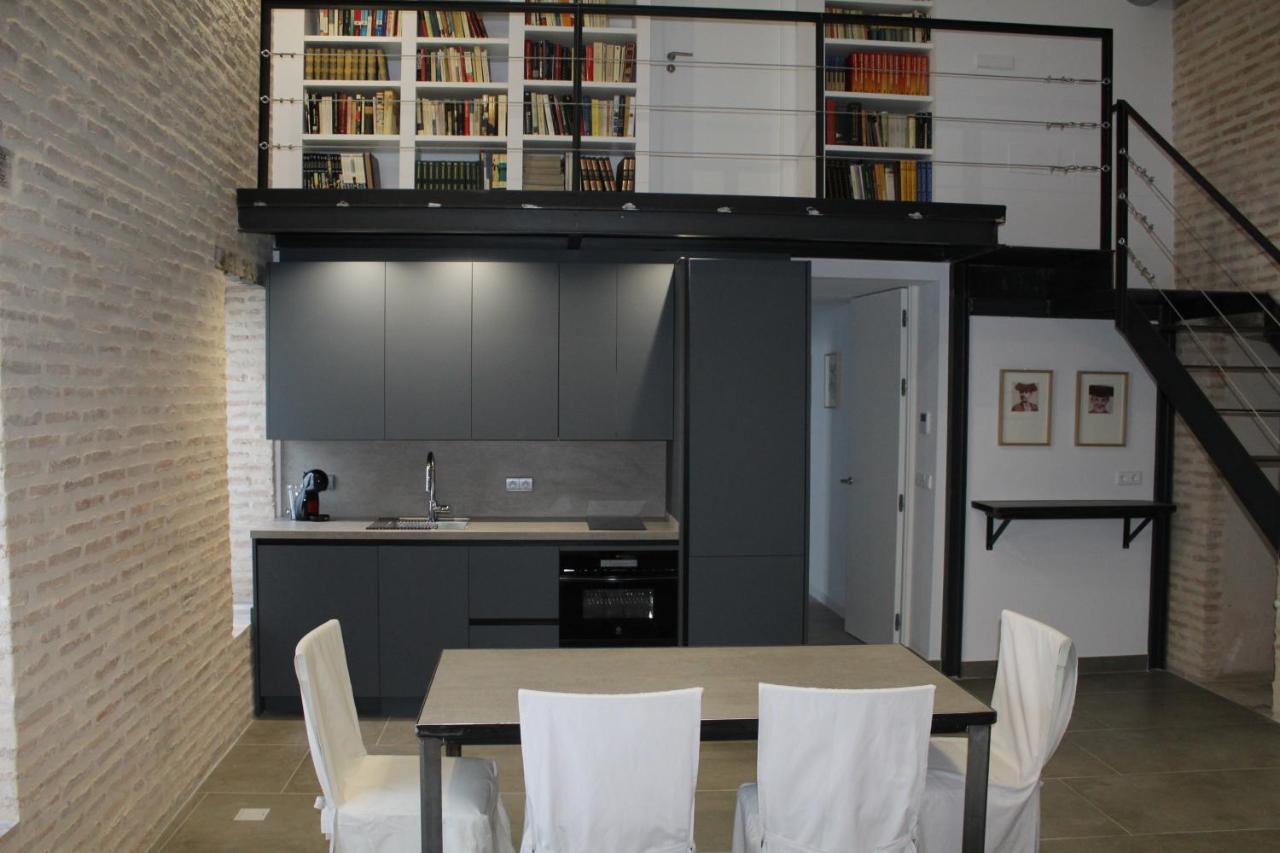 Cozy & Modern Apartment Hombre De Piedra Sevilla Buitenkant foto