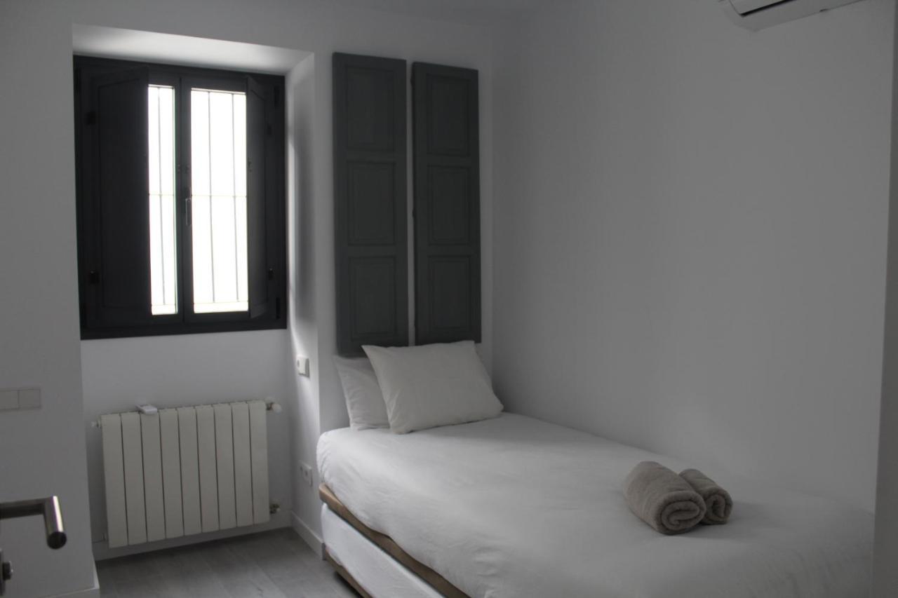 Cozy & Modern Apartment Hombre De Piedra Sevilla Buitenkant foto